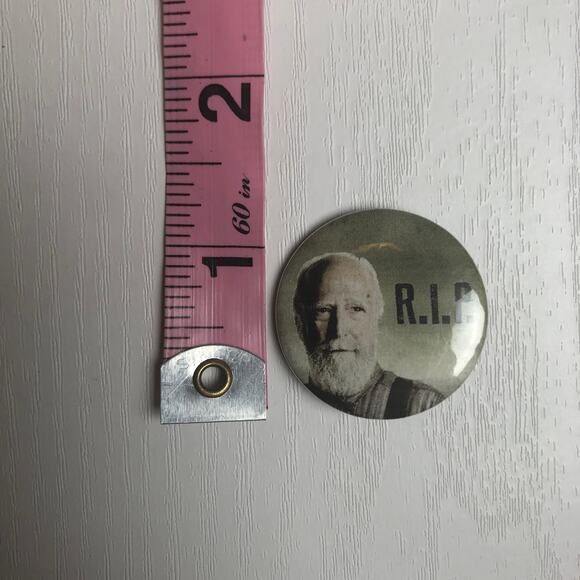 3/$15 🌻 The Walking Dead RIP Hershel Button Pin - Picture 5 of 5